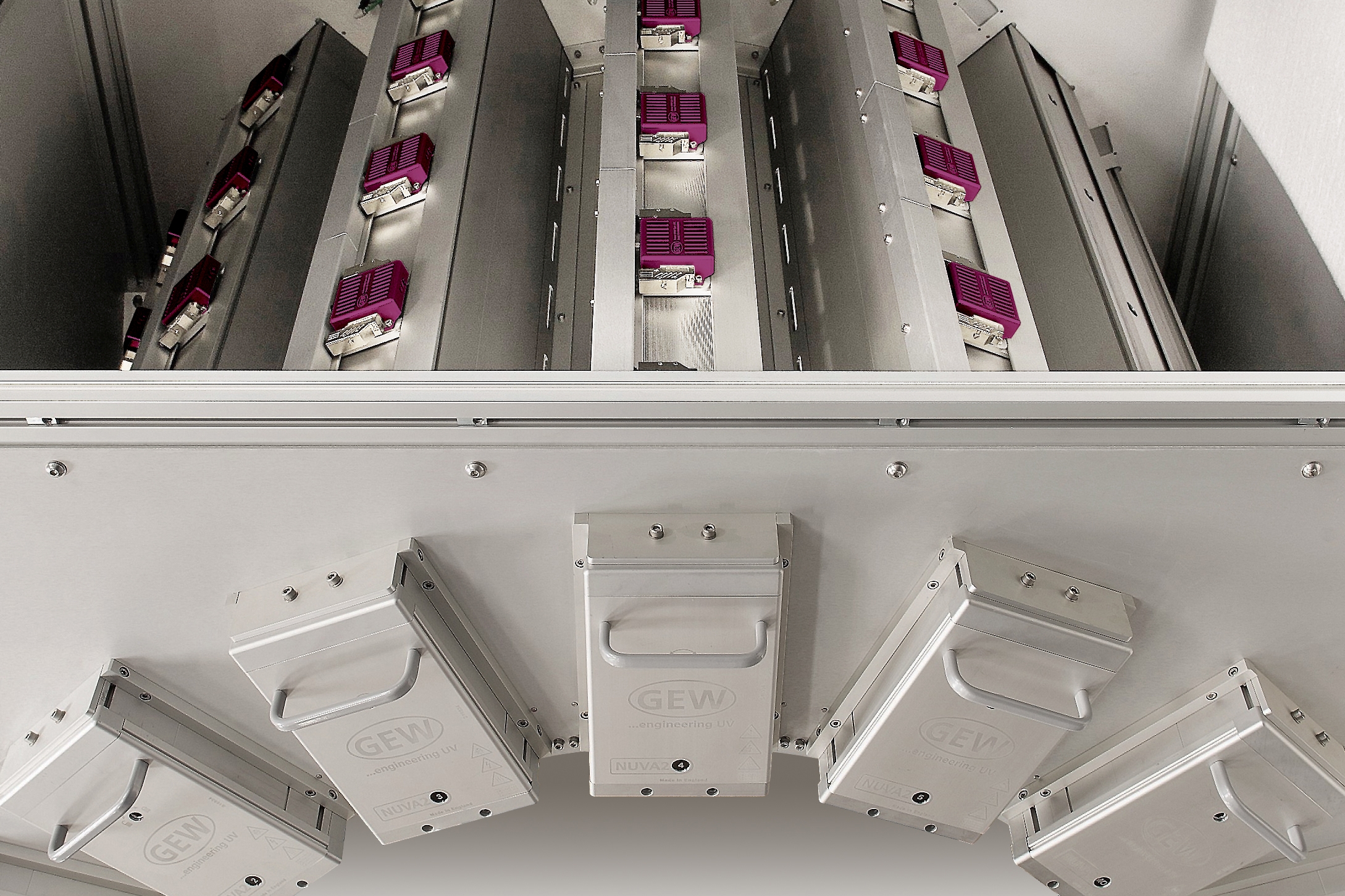 จอภาพ UV แบบหลายจุดของ GEW ติดตั้งอยู่ในหัวหลอด NUVA2